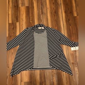 Alfred Dunner Navy blue and white striped top.